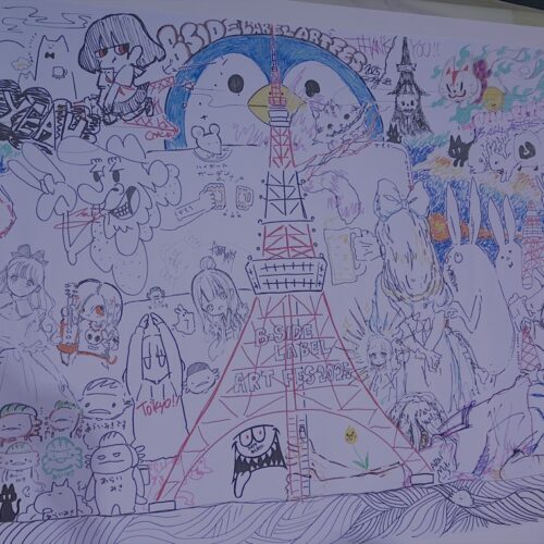 来場者が描き込んだ巨大アート