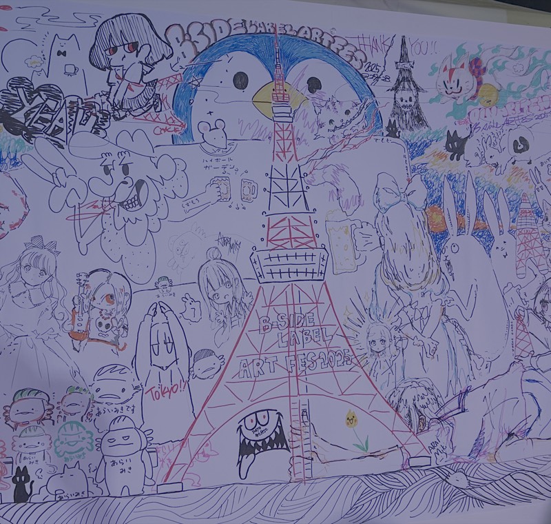 来場者が描き込んだ巨大アート